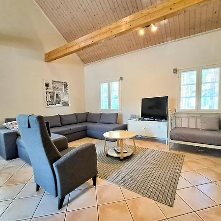 Aamuaurinko 아파트